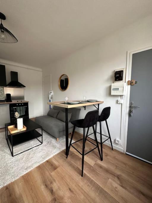 Appartement Proche Paris Et Metro - Parking Prive Maisons-Alfort Bagian luar foto
